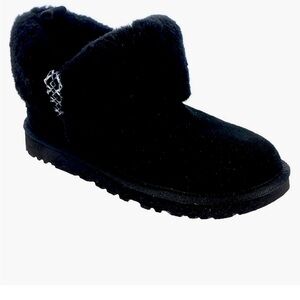 UGG black mini boots with braided trim 👢🎿🥾